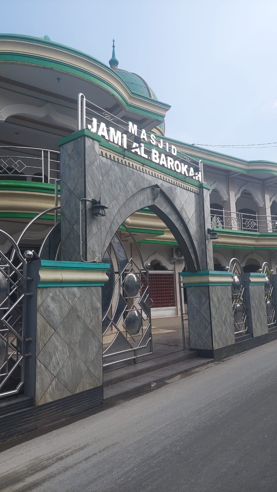 Ketua PSI DPC Curug  M. Prasetio Memberikan Bantuan Untuk Pembangunan Tangga Masjid Jami Al Barokah di kecamatan Curug-Binong